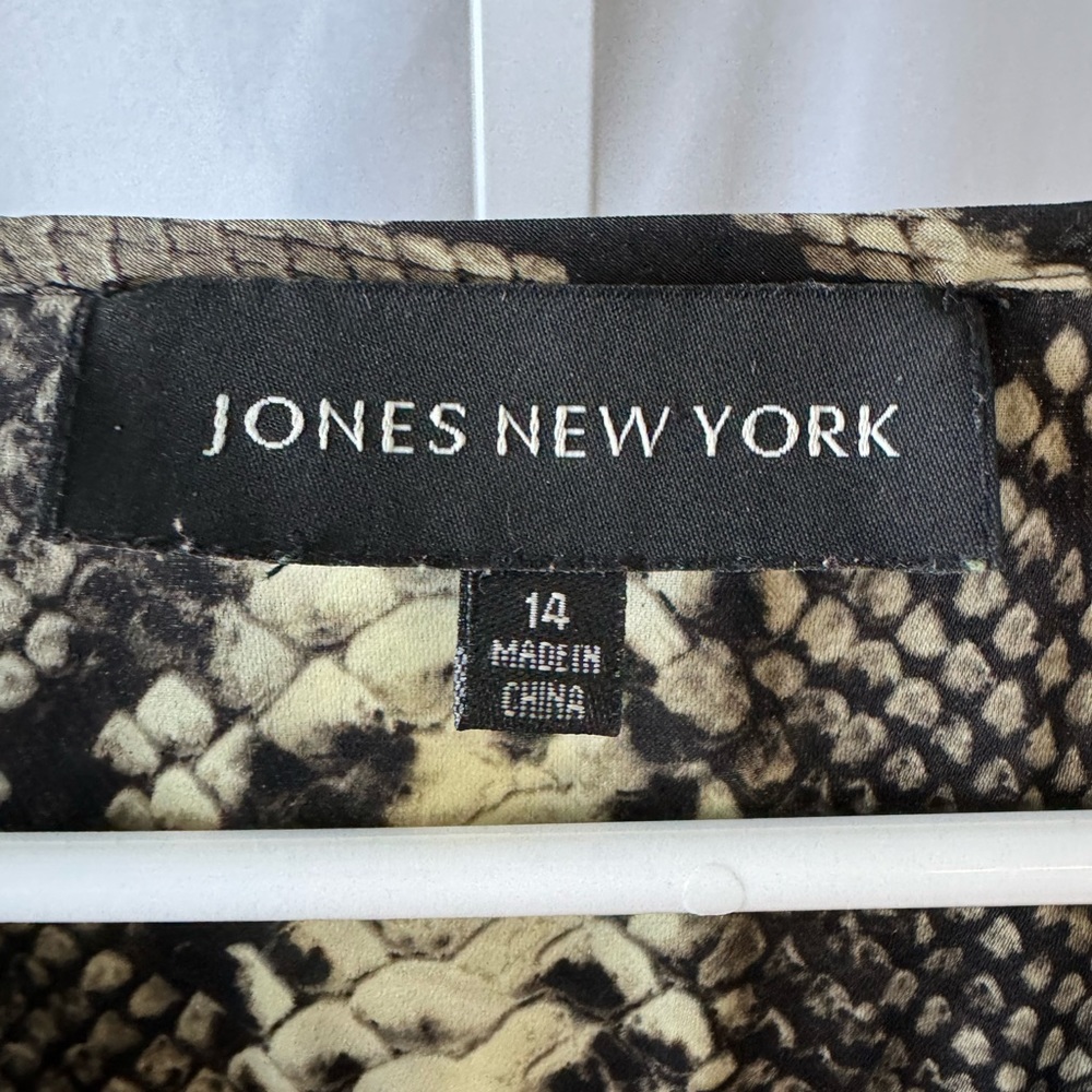Jones of New York Snakeskin Long Sleeve Button‎ Front Blouse size 14 - Picture 3 of 10
